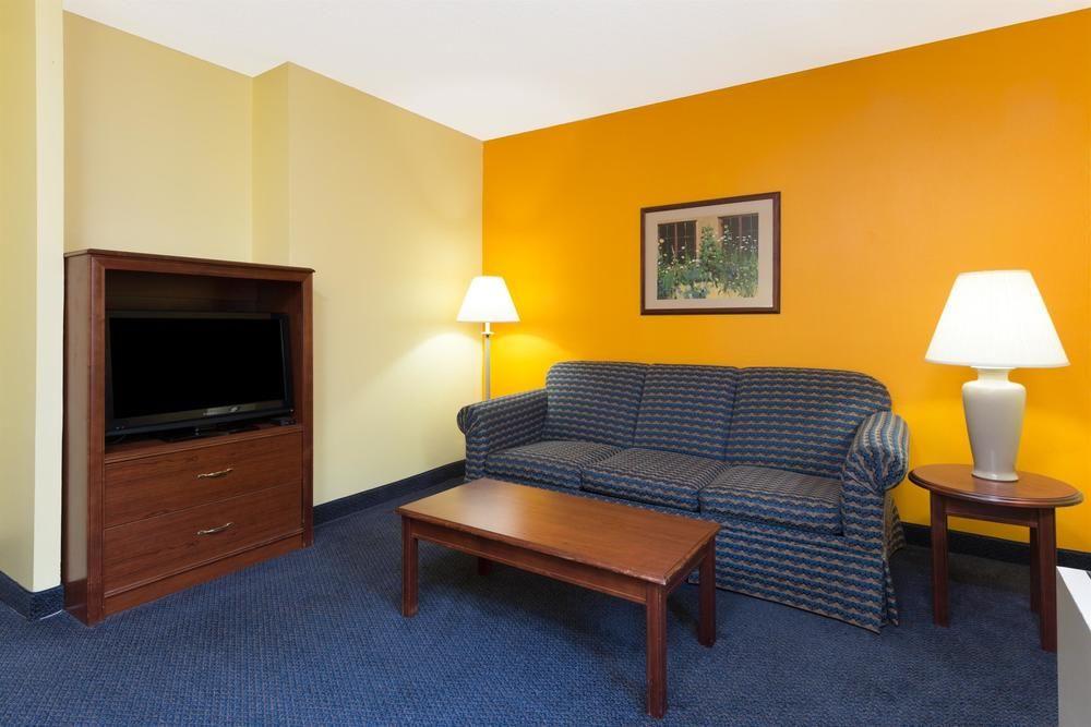 Motel 6 Springfield, Il - Airport Zewnętrze zdjęcie
